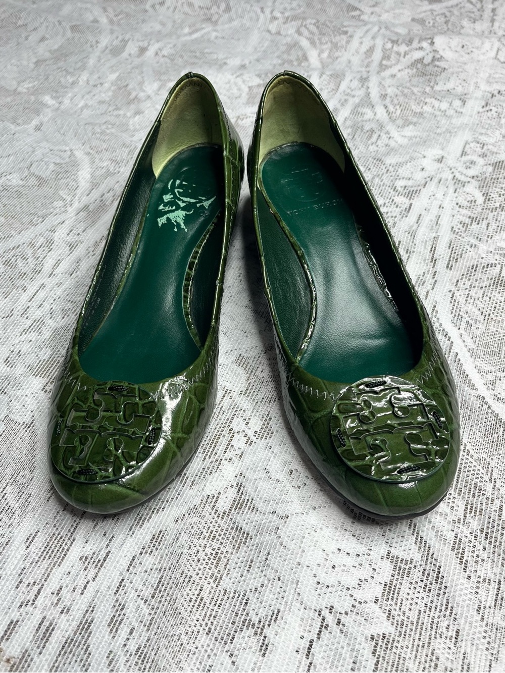 Tory Burch Embossed Leather Croc Wedge Pumps Shoes Size 6.5 M Dark Green
